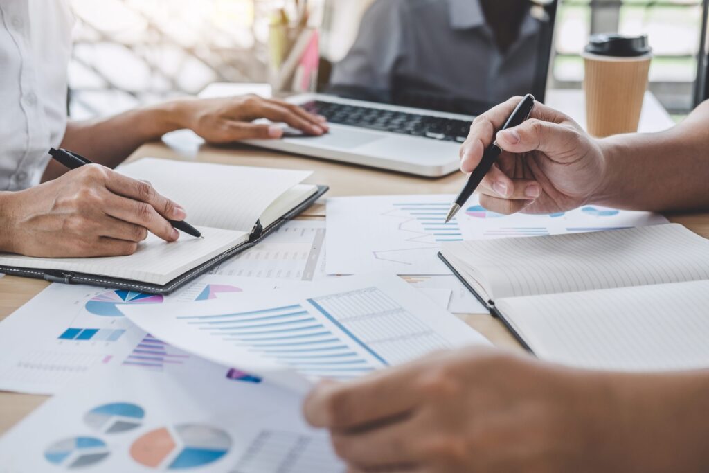 Cómo invertir con poco dinero: estrategias seguras para principiantes